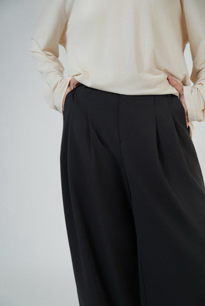 Tailored Wide-Leg Trousers / Black