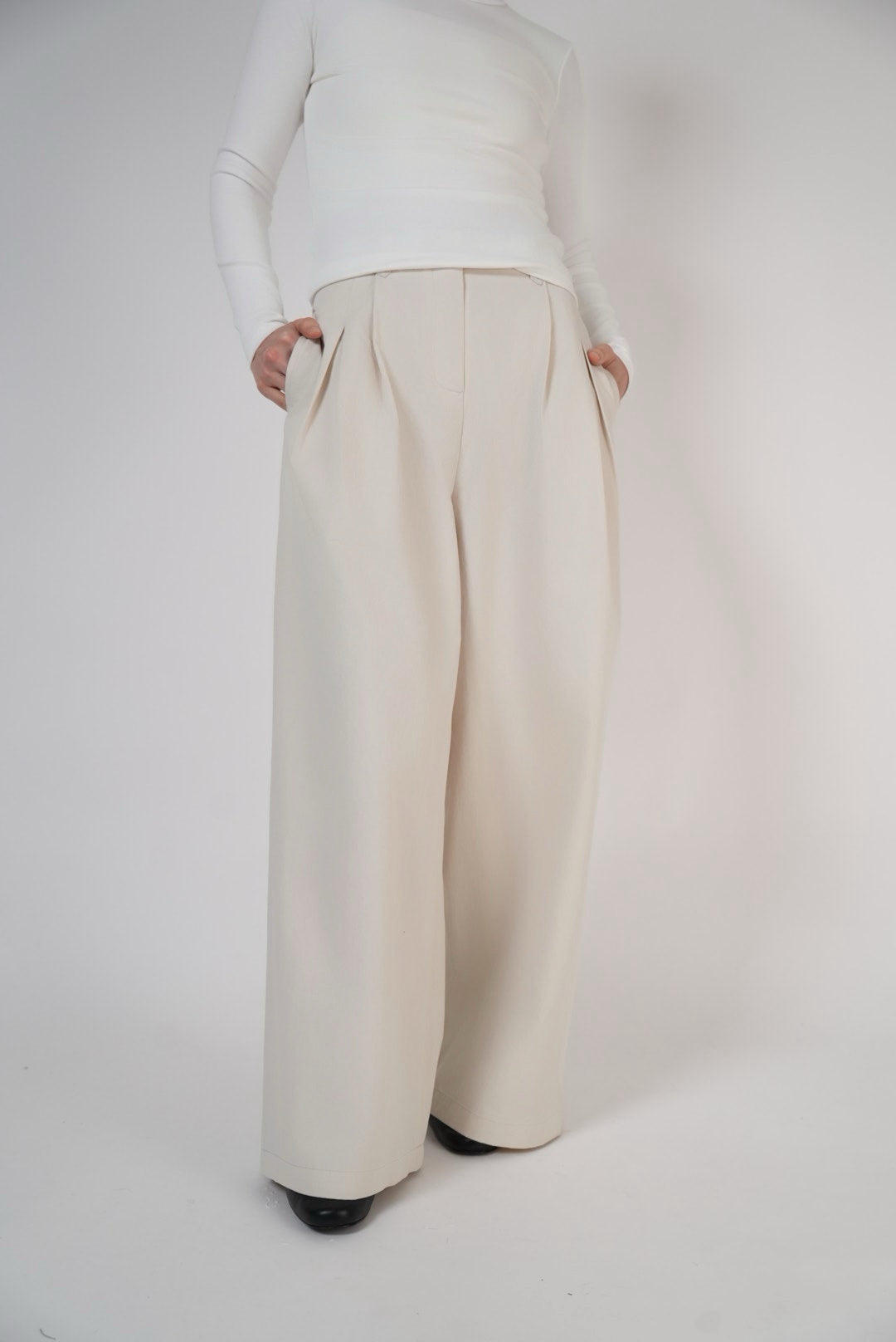 Cotton Relaxed Pants / Ivory, Olive